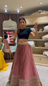 991K views · 18K reactions | Itne Sare Lehange Dekhkar Dulhan ho Gayi Confuse  #shorts #bollywood #neetubisht | Neetu Bisht Hacks | Facebook