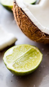 The viral sonic coconut breeze🥥🌴🍋‍🟩🍹 This low calorie drink hits the spot😝 perfect for my calorie deficit girlies or anyone who needs a drinky drink w/o the guilt. How to order: Large Sprite Zero (5 cals) Regular white coconut syrup (0 cals) Regular vanilla syrup (45 cals) Sweet cream (25 cals) Fresh lime(5 cals) Order on the @sonicdrivein app for 1/2 price drinks ALL DAY❤️ Enjoy! #sonicdrivein #lowcalorierecipes #lowcalories #soda #weightloss #caloriedeficit #recipe #weightloss #fastfood 