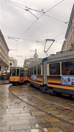 #Milán #Italia#TranvíaDeMilán 🚋 Un día lluvioso recorriendo las calles de Milán, Italia 🇮🇹