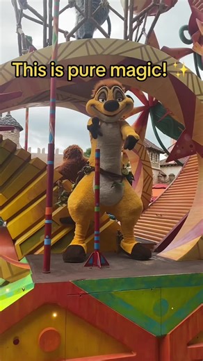 Magic is here! And I love it! This brings out the inner child everytime ✨ How does it make you feel as an adult? #disneymagic #disneylandparis #disney #parade #fyp