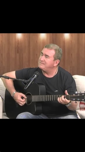 425K views · 13K reactions |  Descrição para Reels (Facebook / Instagram)  Vale a Pena Ver o Amado de Novo! Amado Batista canta “Não, Não Vá Embora” no Programa Odair Terra (2013), em um momento simples, voz e violão, cheio de emoção e verdade. 懶 Uma apresentação que mostra o cantor em sua forma mais próxima do público. #ValeAPenaVerOAmadoDeNovo #AmadoBatista #NãoNãoVáEmbora #ProgramaOdairTerra #FaClubeAmadoBatistaNet | Fã Clube Amado Batista .net | Facebook