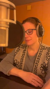 Készül a legújabb Doktor Proktor Pukipora hangoskönyv! 🤓😍📚 És nem mindig megy zökkenőmentesen… 😂🤪😂 #valamikészül #hangoskönyv #doktorproktor #doktor #doktorproktorpukipora #dermesztőencsendeséj #dolgozunk #bakiparádé | Szinetár Dóra Official Fanclub