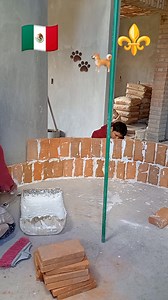 Preparando el entre/muro para pegar la bóveda en espiral muro de tabique rojo tipo listón pegado con yeso #tabiquerrojo #bovedas #cupulas #concavas #temazcales | Jose Trinidad Magdaleno
