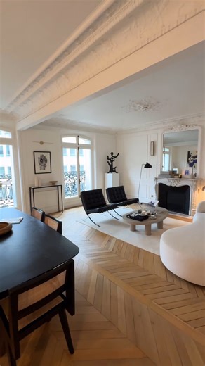 382K views · 453 reactions | Un sublime appartement haussmanien ✨ La fondatrice d’ EB Studio nous invite dans son appartement rénové où oeuvres d’art et minimalisme s’entremêlent.  @_loubrd @evatoutcasser_ @eugeniedesfonds  @dbbpictures | ELLE Décoration | Facebook