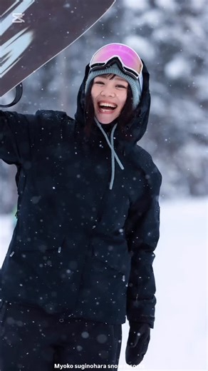 《公式》妙高杉ノ原スキー場 myokosuginohara on Instagram: "ブラックコーデ🥷 🏂 @fumika_hoshino 🏔️ @suginohara_official 📸 @gen_photogram #妙高杉ノ原スキー場 #myokosuginohara #楽しすぎの原 #雪山フォトグラファー"