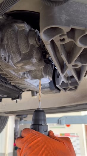 MRFAST on Instagram: "BMW 530XD G30 Retrofitting the oil drain plug on the transfer case Improved maintenance, cleaner oil changes, and a longer lifespan,Small screw – big difference! #bmwclub #Transfer Case #530"