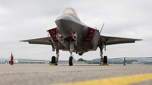 Verantwortliche informieren zu Zusammenbau der F-35-Jets