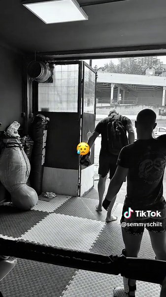 Only fighters will understand.. I hate when this happens😓 Follow for more funny videos, K-1 stories, kickboxing and boxing tutorials, workouts, motivation, and fight highlights!💯 Osu!🥋