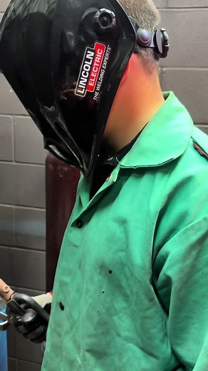 Don’t forget to put on your helmet. FLASH WARNING⚠️!! #welder #fyp #trending #viral #welding