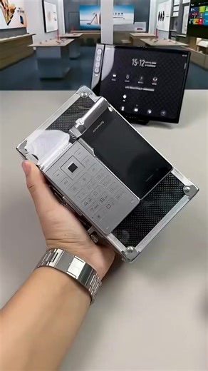 Royole Flexi 5G: A Hands-On Experience with the Futuristic Foldable