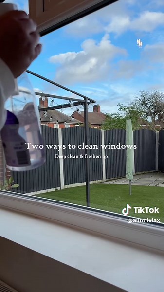 Two ways to clean windows & glass 🫧✨ #windowcleaning #deepclean #freshenup #cleaningtips #cleaningmotivation