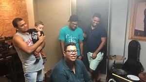 11K views · 446 reactions | Na sexta feira ele morreu, dia de sábado silenciou, mas no domingo o anjo anunciou, o meu Jesus ressuscitou! | Anderson Freire | Facebook