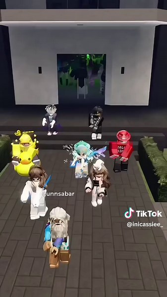 Ide Outfit Menarik di Roblox untuk Pemain Indonesia