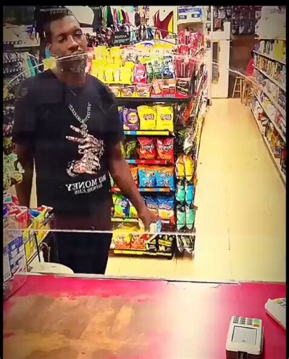 This cashier is the GREATEST OF ALL TIME. THE ABSOLUTE GOAT.