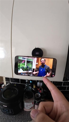 How do you follow cooking tutorials in the kitchen? I use the hypermount #statik #hypermount