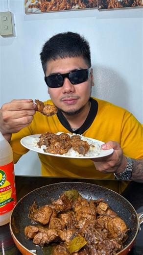 Kabomba Vlog on Instagram: "Simple lang ang handaan pero punong-puno ng sarap at pagmamahal 💛💚 Piñakamasarap with Marca Piña. #Piñakamasarap #MarcaPiña #mukbangph #foodieph #pinoyfood"