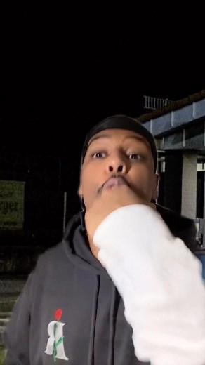 ABDI | Fange kein Streit mit Obdachlosen an!😂👉🏾 #explore #explorepage #entdecken #comedy #memes | Instagram