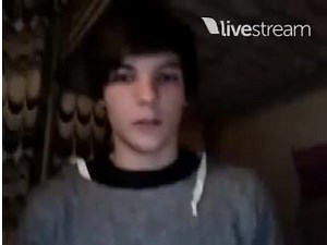 Louis Tomlinson Talking To Harry Styles Live One Direction TwitCam!