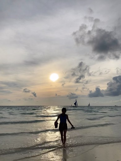 Jo Woori on Instagram: "🌊🌊🌊"