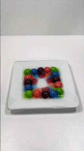 Skittles life hack that’s so satisfying #lifehacks #skittles #swirl #candy #reels ‪@skittles‬