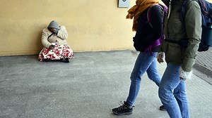 Sans-abrisme : Dinant va accueillir un dispositif « Housing First » - RTBF Actus
