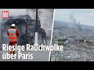 Bus brennt in Paris völlig aus