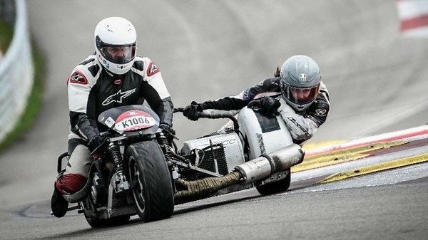 30.000 Biker feiern legendäres Oldtimer-Motorrad-Treffen in Dijon