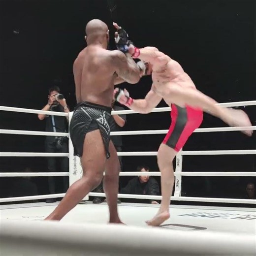 HOLY HEAD KICK 🤯