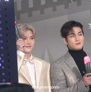 NU'EST  Reaction to （带小窗口） @ 金唱片Golden Disc Awards GDA 200105