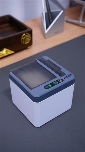With a wave of your hand, toothpicks are instantly dispensed! This smart sensor toothpick is amazing