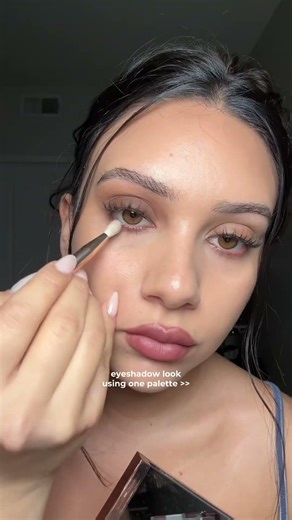 Easy brown eye shadow look using one palette 🤎 #makeupshorts #eyeshadowtutorial