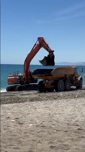 HITACHI 300 Loading Water #truck #excavator #hitachi