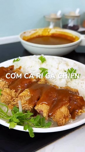Mưa gió có đĩa cơm gà như này ăn là chuẩn bàiii #javacurry #VienXotCaRiNhat #HousefoodsVietnam #nauandelam | Nấu Ăn Dễ Lắm