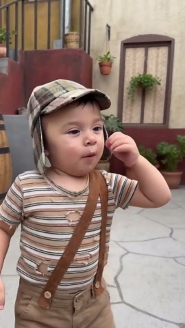 Bebé Bailando y Queriendo Café