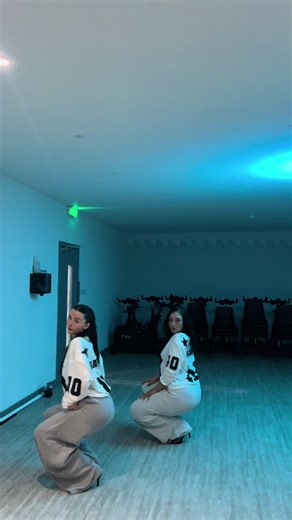 ✨𝐇𝐄𝐄𝐋𝐒 𝐇𝐄𝐄𝐋𝐒 𝐇𝐄𝐄𝐋𝐒✨ 🤍𝐓𝐇𝐔𝐑𝐒𝐃𝐀𝐘 𝟖:𝟎𝟎𝐏𝐌-𝟖:𝟒𝟓𝐏𝐌 Come and try something completely new in our beginners heels classes! Whether you’ve never danced before or you want to get back into it everyone is welcome🫶🏼 If you would like to join our dance family please contact me🥰 💌𝐕𝐈𝐀 𝐃𝐌 📧𝐦𝐨𝐯𝐞𝐢𝐭.𝐬𝐯𝐦@𝐠𝐦𝐚𝐢𝐥.𝐜𝐨𝐦 📞𝟎𝟕𝟕𝟗𝟐𝟓𝟏𝟔𝟔𝟐𝟖 #Dance #swadlincote #heels #moveitwithsvm