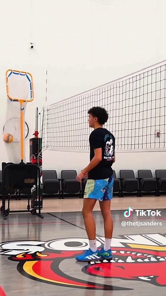 The Goal: Say ‘posture’ as many times as possible in a reel. The Result: Brody with the BUTTER 🧈 👉 Posture is something we need to constantly be thinking about. I remember finding it challenging when I would get reps to not start folding in either direction. After 100 reps your body starts to make moves you don’t even perceive. Thats not what we want - we want reps that are creating the patterns that we want. In this case, a neutral position. ❌ Setting in front = slowly beginning to lean forwa