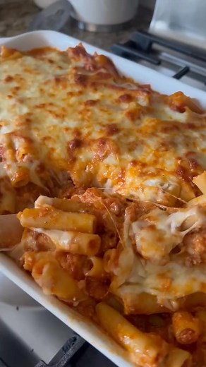 Baked ziti is a pasta bake recipe that’s sure to be a hit with the whole family! 🙌🍝 Here’s what you’ll need: Ingredients ▢ 1 lb ziti pasta ▢ 1 lb ground beef ▢ 1 onion chopped ▢ 2 tbsp olive oil ▢ 2 garlic cloves minced ▢ 1 tsp salt ▢ 1/2 tsp black pepper ▢ 5 cups marinara sauce ▢ 15 oz fresh ricotta ▢ 12 oz mozzarella cheese shredded, divided ▢ 1 cup grated parmesan cheese divided Get the full recipe 👇 #bakedziti #pasta #pastarecipes #pastadinners #easydinner #easymeals #familymeals #whattoc