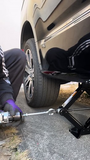 デリカD5のタイヤ交換方法と工具