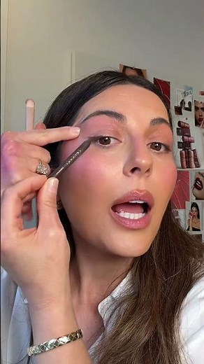 Eye Contouring 101: Lift and Define Your Eyes.