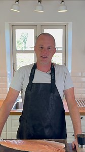 Laks på grillen - Det er nemt og meget lækkert 😍 Opskriften kan du finde her: https://www.madformadelskere.dk/lakseside-paa-grill/ | Mad for Madelskere