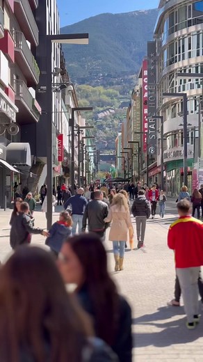 👟 🗺️ ¡Aquí tienes 7 lugares especiales en el centro de Andorra que no son su mítica calle de compras. ¿Cuáles has visitado? 😉📝 #andorra @Skechers Spain #skechers