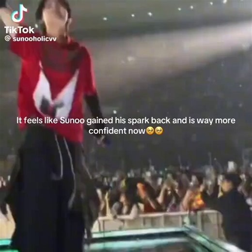 Sunoo bisa enjoy himself karena apa. The one yang selalu dingin ke dia udah gak ada di group. That man dan sunoo awkward jdi dulu kurang bisa mengekspresikan diri. 6 orang sekarang emang lebih nyaman dilihat