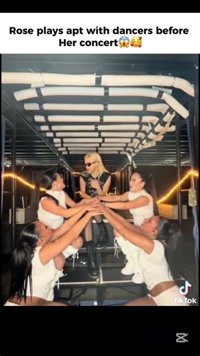 Rose is playing apt game with her dancers.💃🥰 #fypシ #rose #blackpink #shorts