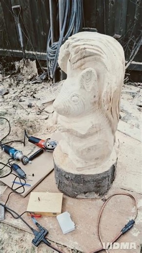 Earl the squirrel wood carving. #chainsawcarving #woodworking