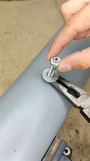Be sure to remember this trick! How to install a nut in a hard-to-reach place? #knot #technique #knowledge #usatoday #usa #mexico #diy #knots #reels #trending #trend #viral #diy #reelsfb #reelsviral #reelsvideo #creative #craft #viralvideo #viralreels #trendingreels #trendingnow #video #short #shortsvideos | Tips and Tricks