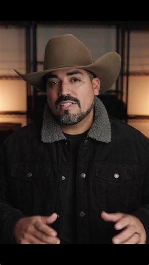 This is becoming my go to jacket in colder weather. I was budget friendly as well. @Magcomsen_official #wrangler #cowboy #cowboyboots #cowboyhat #ariat