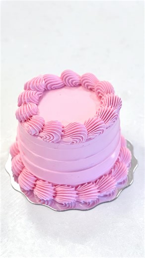 Mini cakes are one of my most popular online items! 🩷 you can customise the flavours & colours from a few options 🫶🏼 This one was vanilla cake with salted caramel 😍 | Baked By Bean