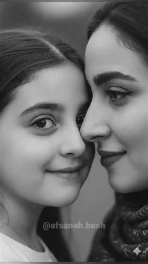 ‎پرامپت/عکس و ویدیو با هوش مصنوعی‎ on Instagram‎: "پرامپتش همین جاست👇 اگه می خوای برات بفرستم لطفاً فالو کن و کامنت بزار مادر❣️ Ultra-realistic black and white 8K photograph of a woman and a child, shot in close-up, cheek to cheek, so that only the right half of the woman’s face and the left half of the child’s face are visible. Their faces are positioned side by side, almost touching. Every detail is rendered with photographic precision: fine skin texture, smooth gradients of light and shadow.