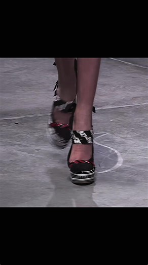 Sigrid Agren's Closing Walk for Prada SS 2009