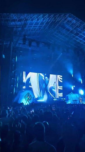 Empire Of The Sun / Alive (live)
